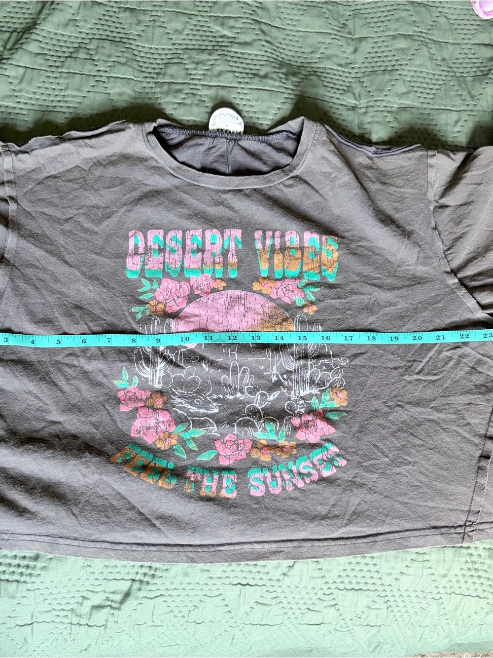 Arula Desert Vibes Cropped Graphic Tee Size X Gray Boho Western - Picture 5 of 7
